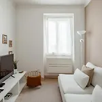 2 Bedroom With Great Transport Links To The Heart Of * Lisboa