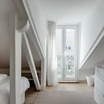 2 Bedroom With Great Transport Links To The Heart Of