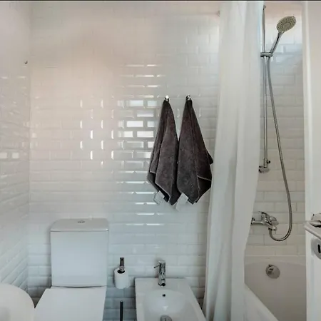 Daire 2 Bedroom With Great Transport Links To The Heart Of Lisboa