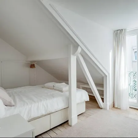 Apartman 2 Bedroom With Great Transport Links To The Heart Of *