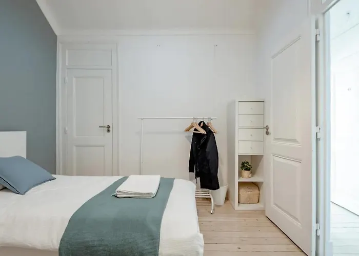公寓 2 Bedroom With Great Transport Links To The Heart Of *