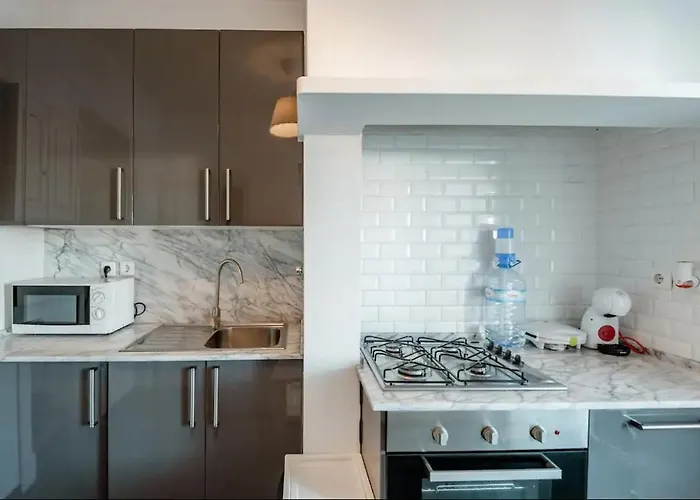2 Bedroom With Great Transport Links To The Heart Of *