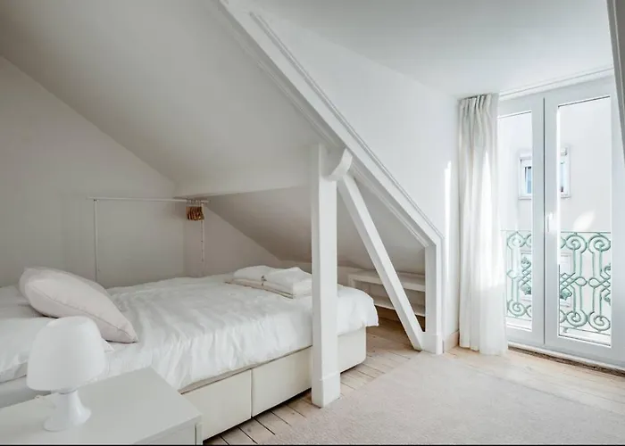 公寓 2 Bedroom With Great Transport Links To The Heart Of *
