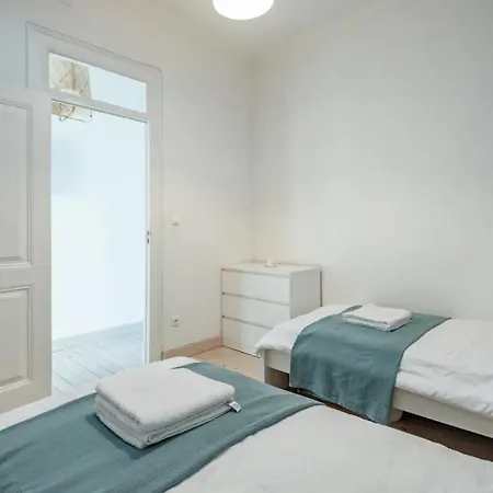 2 Bedroom With Great Transport Links To The Heart Of Lejlighed *