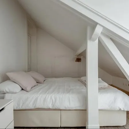 2 Bedroom With Great Transport Links To The Heart Of Lejlighed