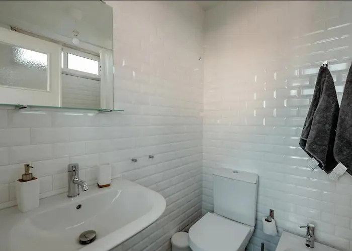 Apartamento 2 Bedroom With Great Transport Links To The Heart Of *
