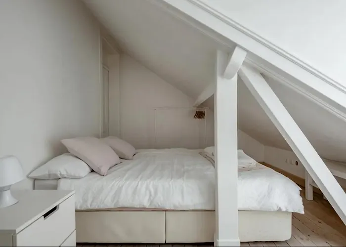 2 Bedroom With Great Transport Links To The Heart Of Apartamento