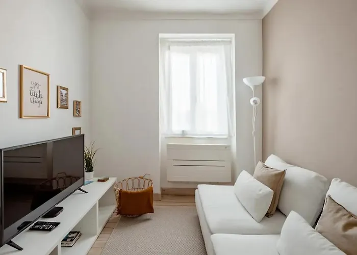 2 Bedroom With Great Transport Links To The Heart Of * Lisboa