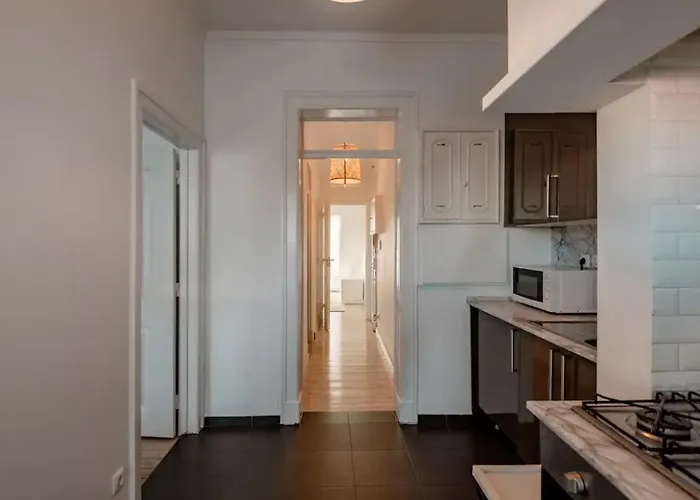 2 Bedroom With Great Transport Links To The Heart Of Apartamento